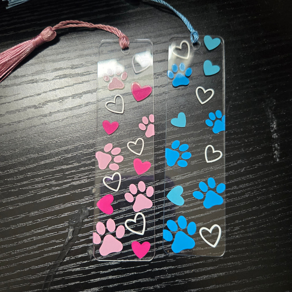 Marque-page acrylique avec pompon - Coeurs et Pattes