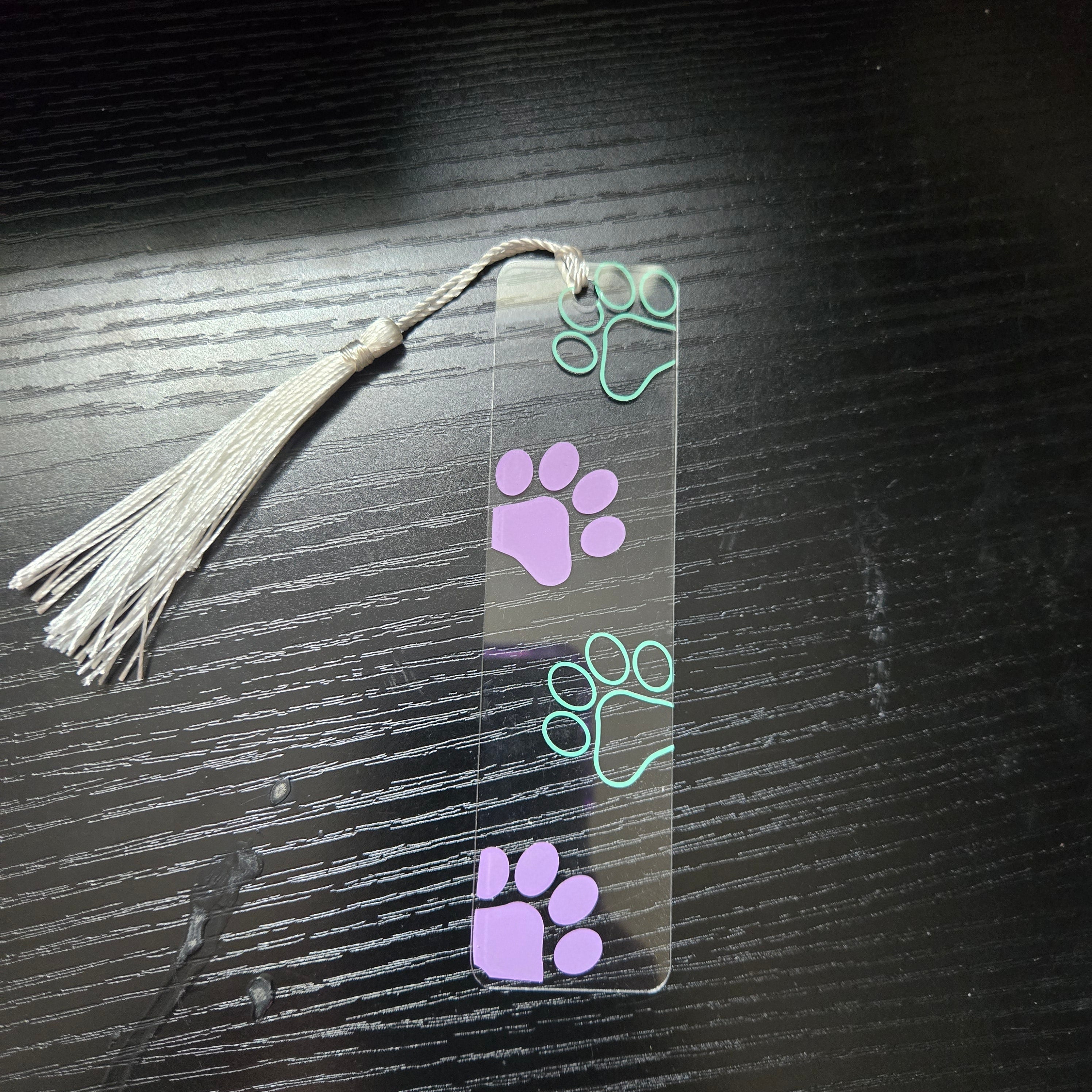 Marque-page acrylique avec pompon - Patte de chien