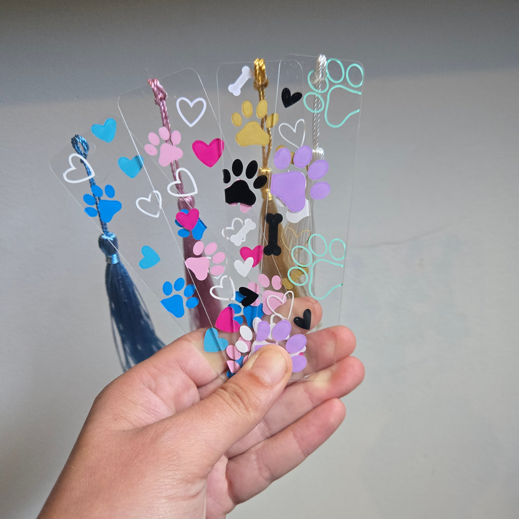 Marque-page acrylique avec pompon - Pattes, os et coeurs