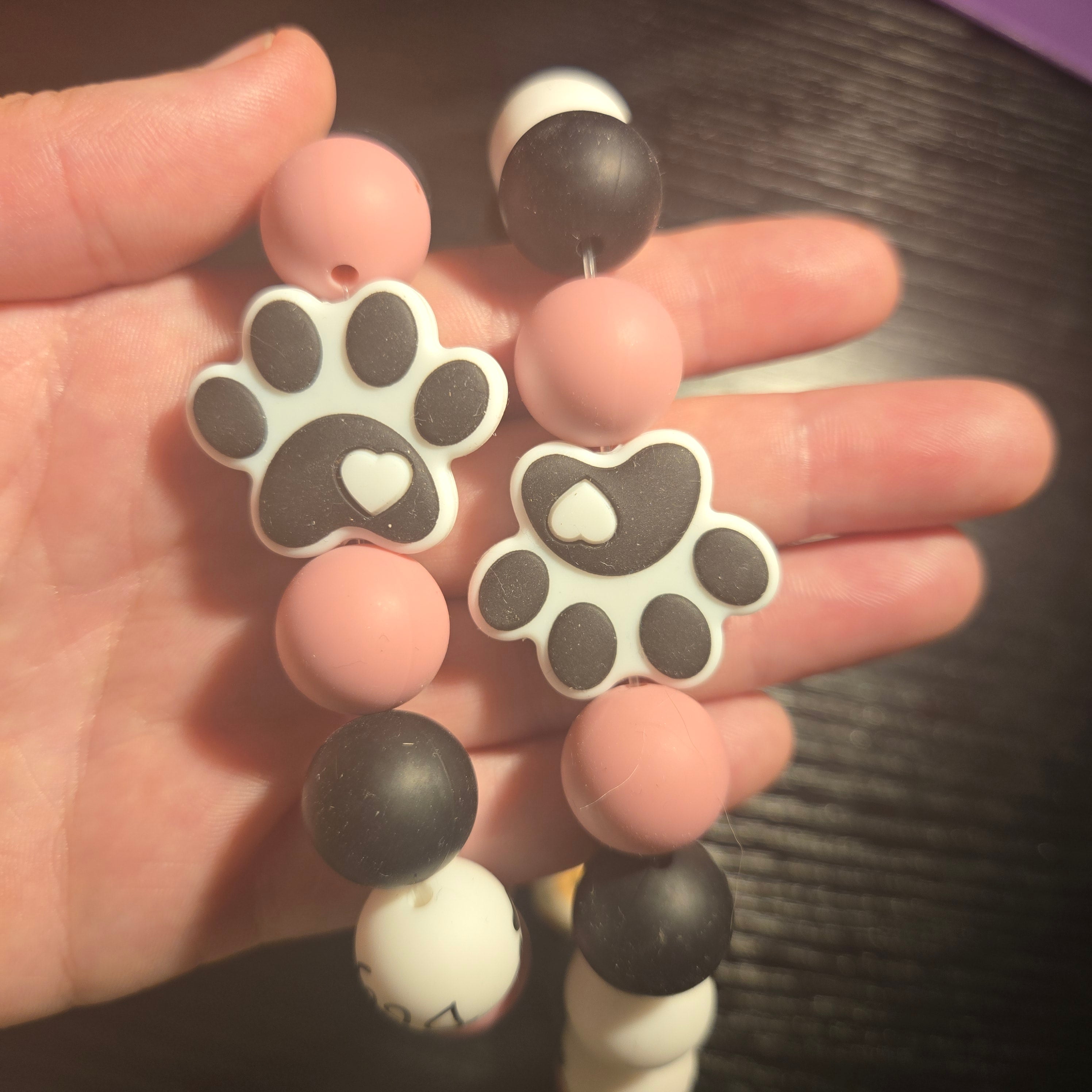 Collier et bracelet en perle silicone - Patte de chien, rose, noir et blanc