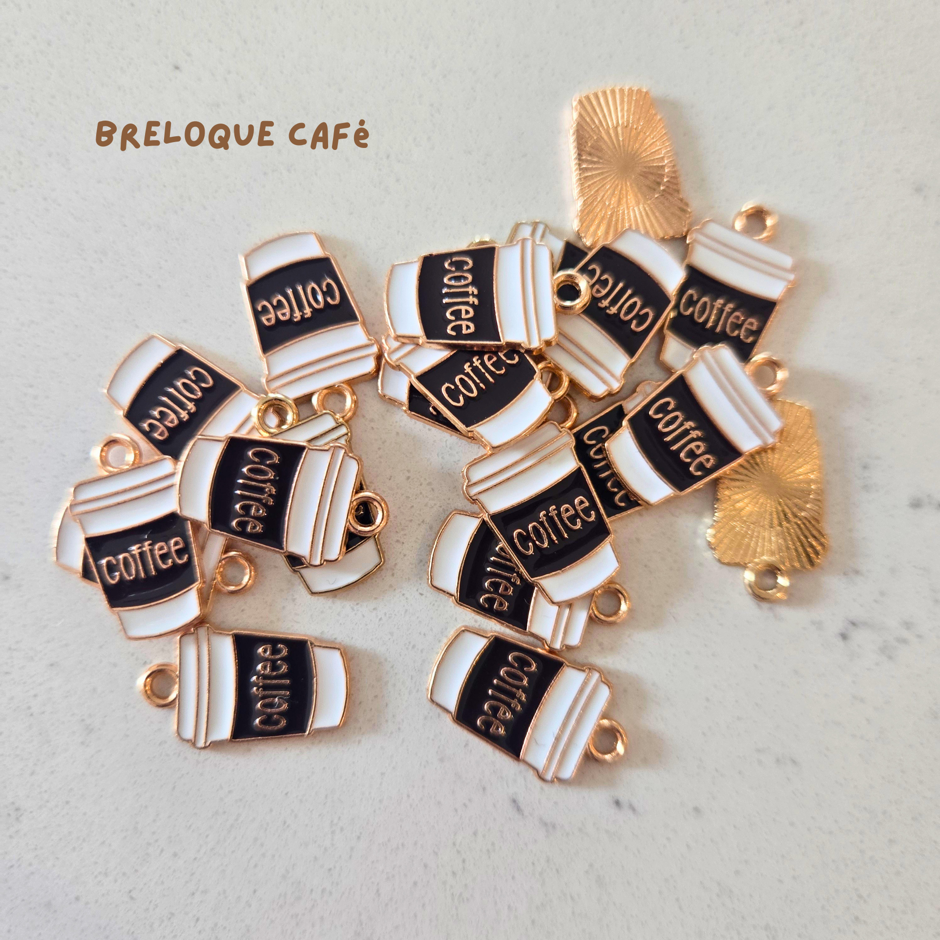 Le Porte-clé Complice – Personnalisé avec breloques & distributeur de sacs