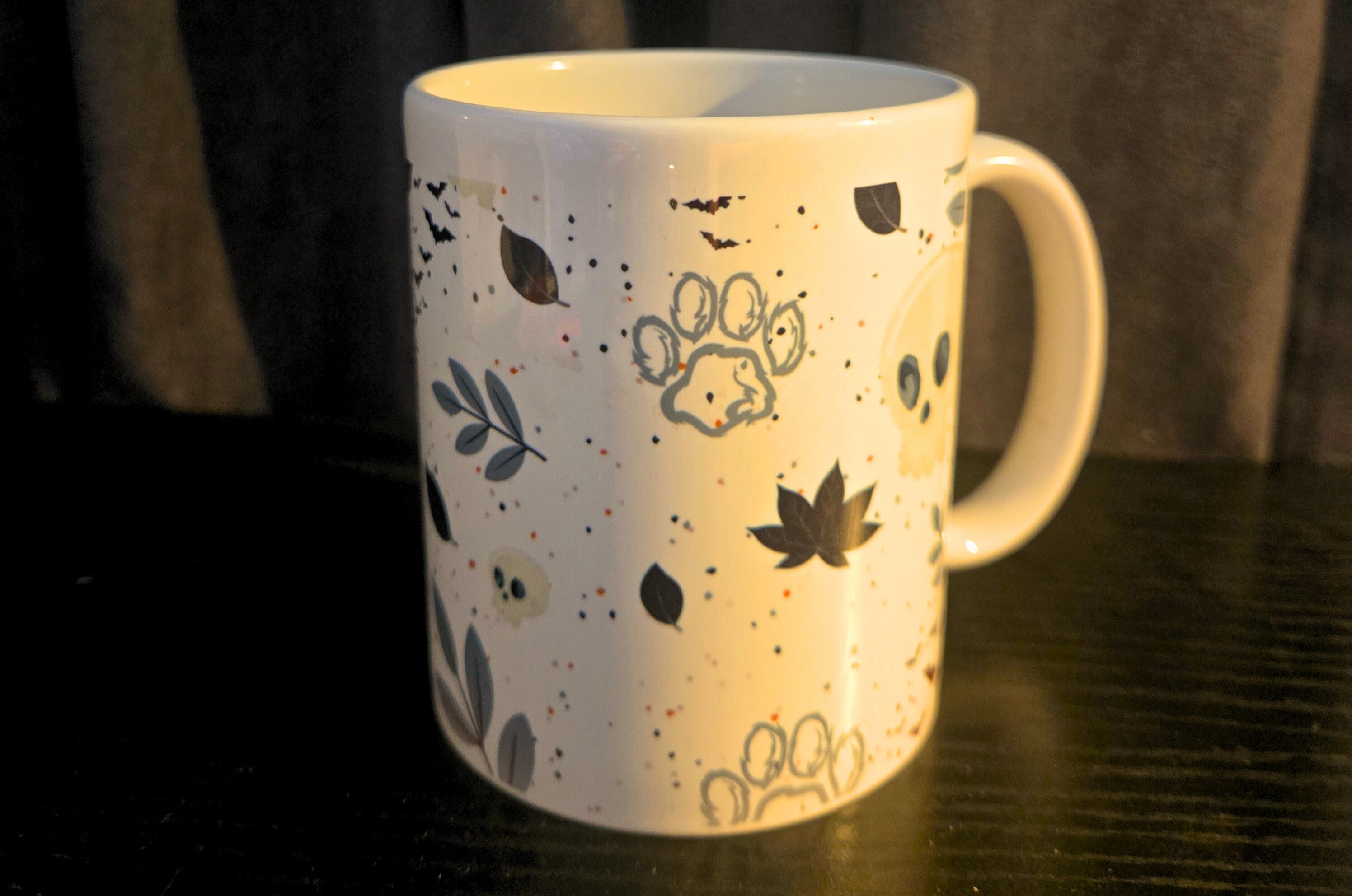 Tasse à café - Halloween patte et tête de mort