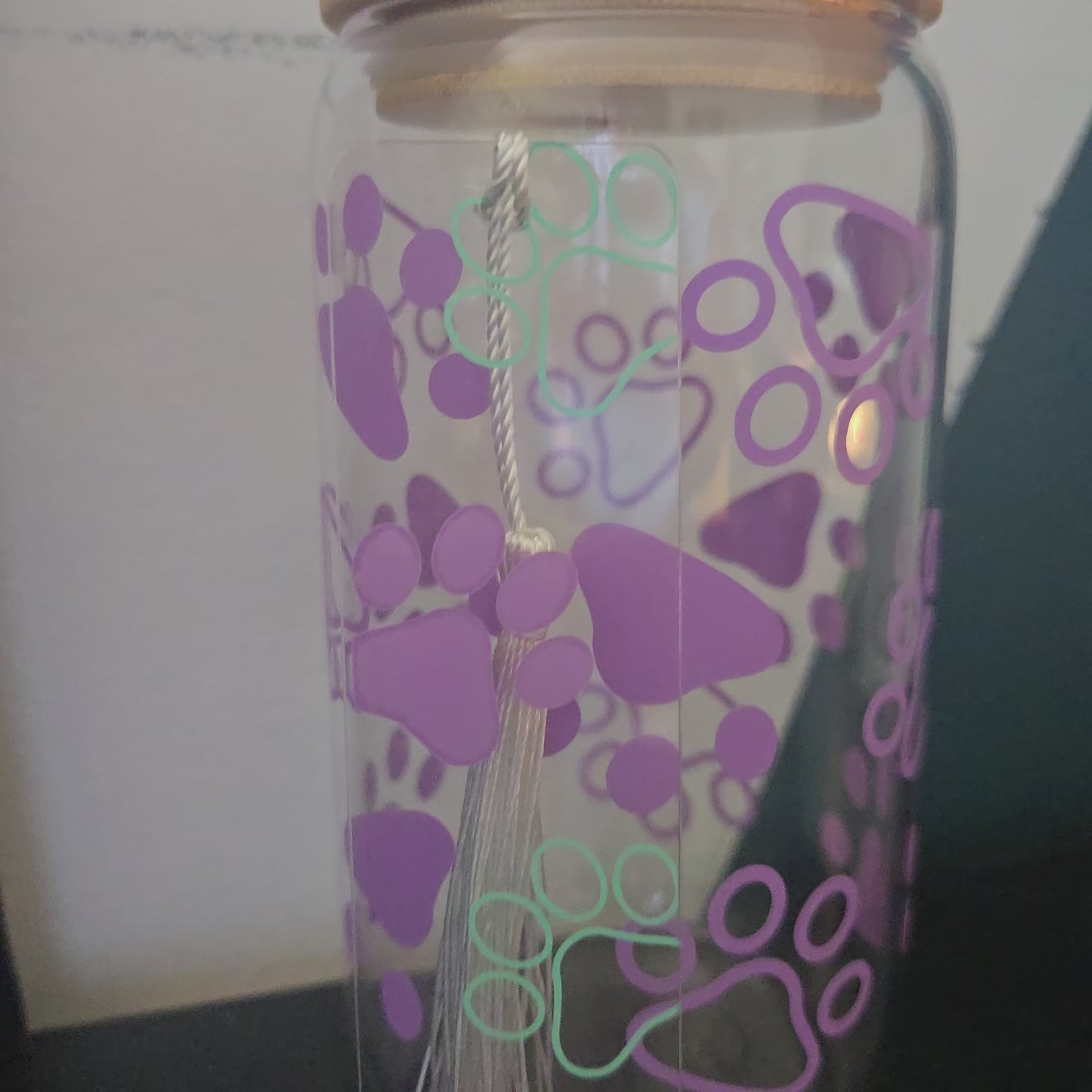 Ensemble verre 16 oz + marque page acrylique - Empreintes de chat mauve